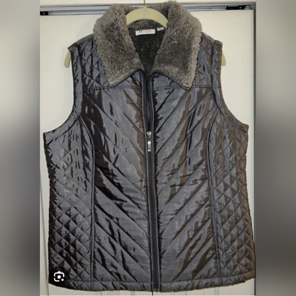 Denim&Co Metallic Gray Quilted Vest with Faux Fur Collar